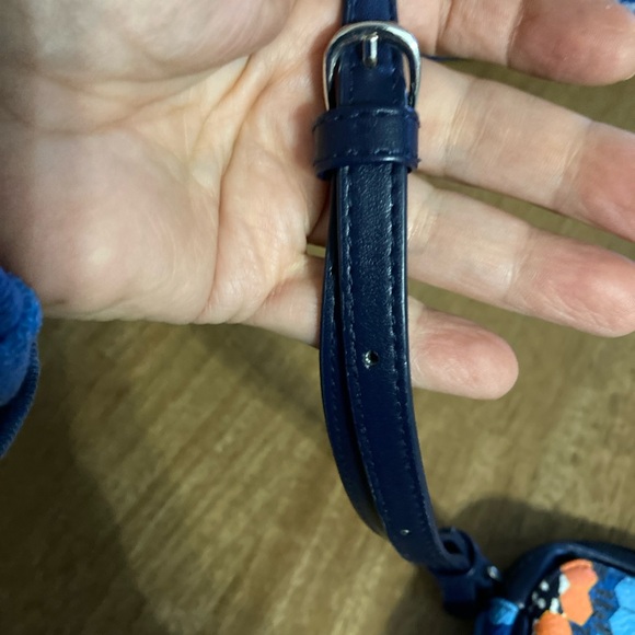 Vera Bradley cute crossbody bag. It's beautiful blue and orange diamond pattern - Picture 4 of 7